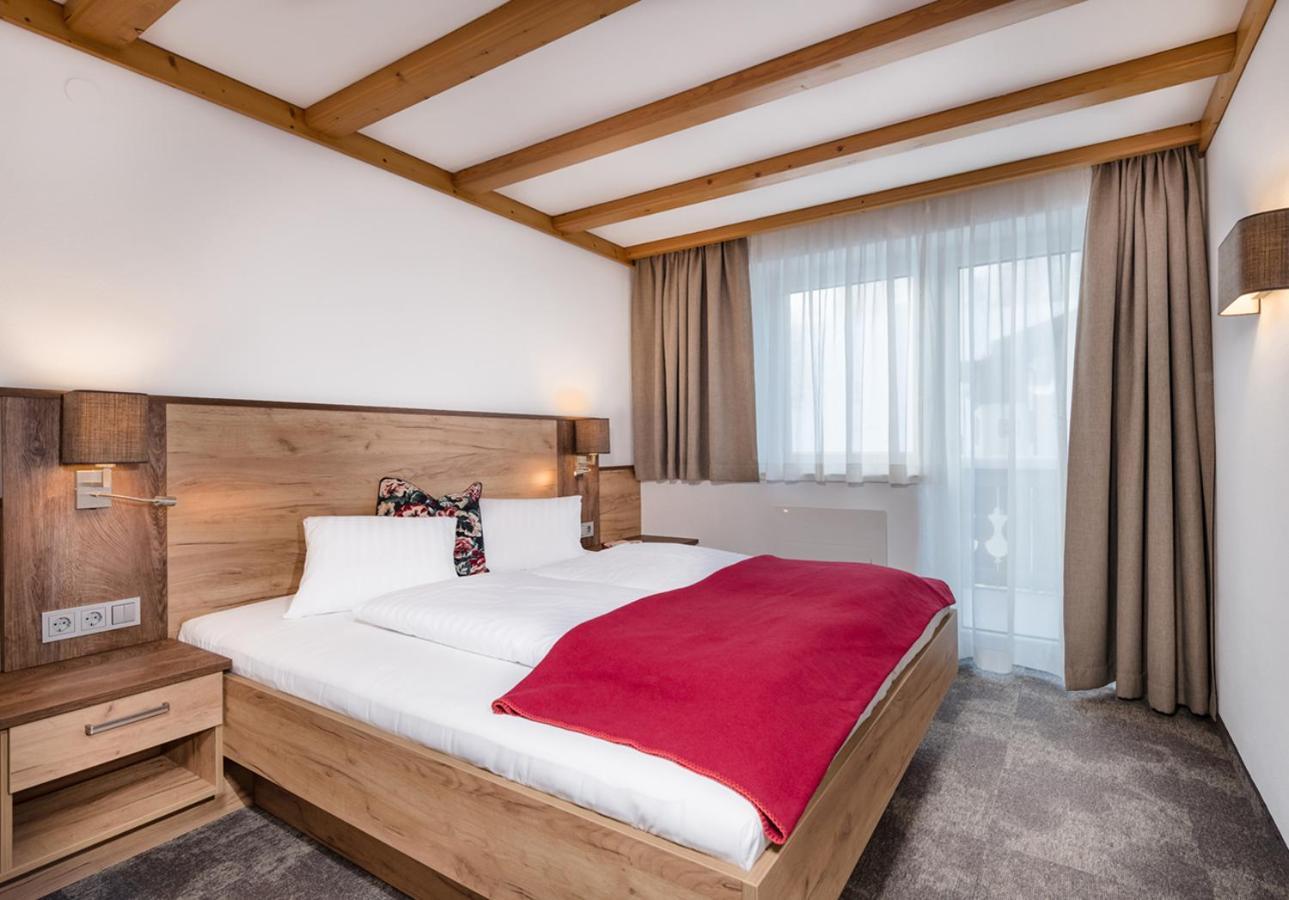 Apartments & Garni Alpenrose オーバータウエルン エクステリア 写真