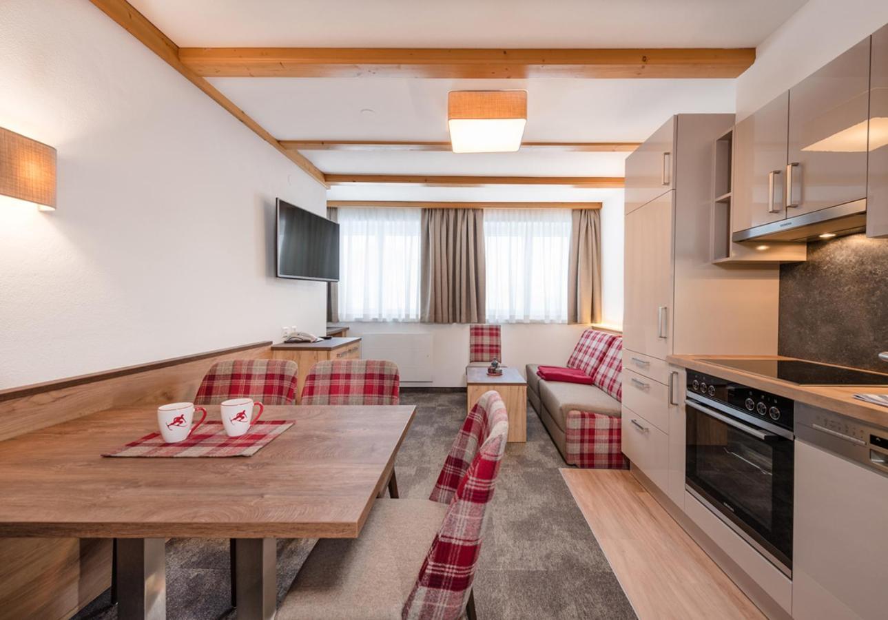 Apartments & Garni Alpenrose オーバータウエルン エクステリア 写真