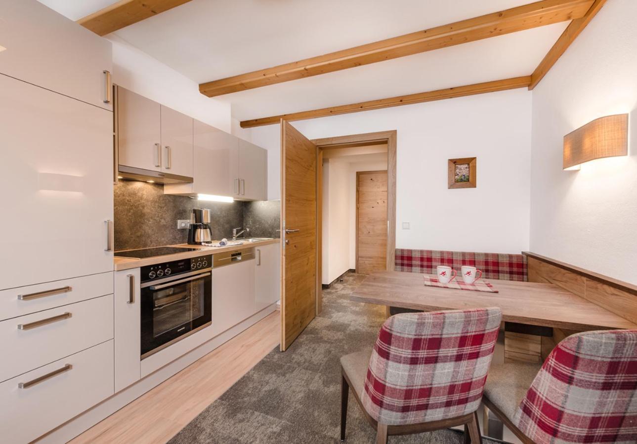 Apartments & Garni Alpenrose オーバータウエルン エクステリア 写真