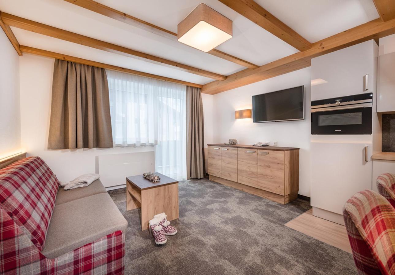 Apartments & Garni Alpenrose オーバータウエルン エクステリア 写真