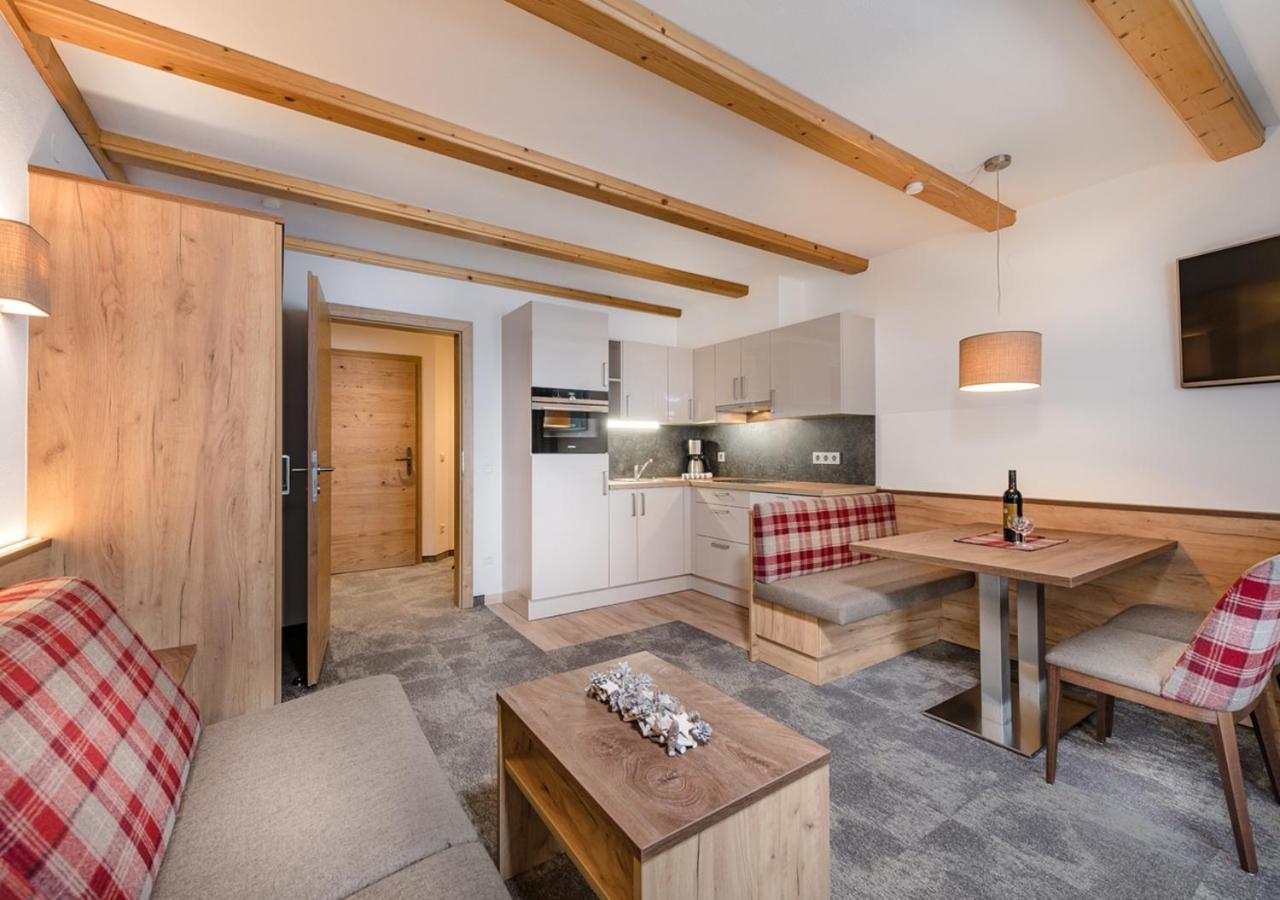 Apartments & Garni Alpenrose オーバータウエルン エクステリア 写真